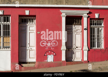 Porte colorée, Valparaiso, Chili Banque D'Images