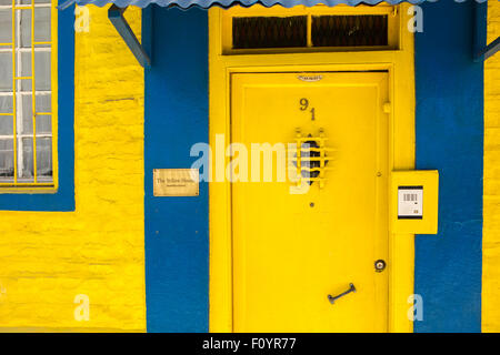 Porte colorée, Valparaiso, Chili Banque D'Images