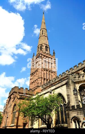 Vue sur la Cité Médiévale l'église Holy Trinity, Coventry, West Midlands, England, UK, Europe de l'Ouest. Banque D'Images