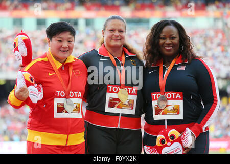 Beijing, Chine. Août 23, 2015. (L à R) Lijiao Gong (CHN), Christina Schwanitz (GER), Michelle Carter (USA) Athlétisme : 15e es Championnats du monde d'athlétisme de Beijing 2015 Women's Tour de remise de médaille à Beijing National Stadium de Beijing, Chine . Credit : YUTAKA/AFLO SPORT/Alamy Live News Banque D'Images