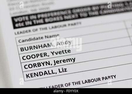 UK. 24 août, 2015. La direction du Parti du Travail Formulaire de vote indiquant les noms des candidats, Andy Burnham, Yvette Cooper, Jeremy Corbyn et Liz Kendall. Credit : West Yorkshire Images/Alamy Live News Banque D'Images