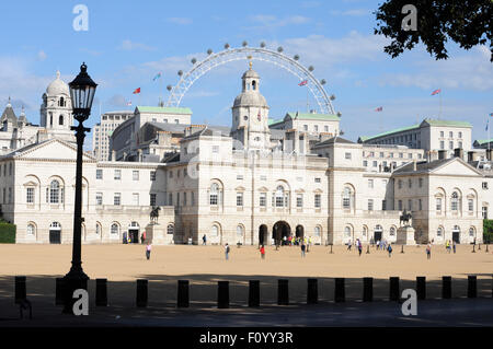 London, UK, 21/08/2015, l'ensoleillement sur la cavalerie ménages Musée sur Horse Guards Parade face à St James Park. Banque D'Images