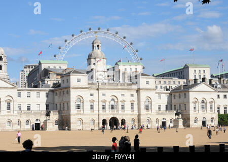 London, UK, 21/08/2015, l'ensoleillement sur la cavalerie ménages Musée sur Horse Guards Parade face à St James Park. Banque D'Images