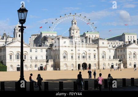 London, UK, 21/08/2015, l'ensoleillement sur la cavalerie ménages Musée sur Horse Guards Parade face à St James Park. Banque D'Images