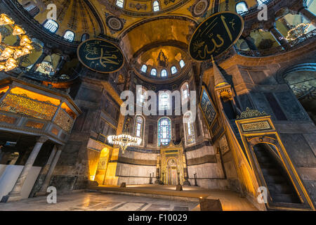 Zone principale de l'Hagia Sophia, Ayasofya, intérieur, UNESCO World Heritage Site, côté européen, Istanbul, Turquie Banque D'Images