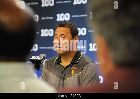 Burbank, CA. 30 juillet, 2015. L'USC Trojans l'entraîneur-chef Steve Sarkisian participe chaque année à la CIP-12 Journée des médias, à la Warner Bros studios de cinéma, dans la ville de Burbank, en Californie le 30 juillet 2015. (Photographe complète absolue & Company Crédit : Jose Marin/MarinMedia.org/Cal Sport Media Network Television (veuillez contacter votre représentant des ventes pour l'utilisation de la télévision. © csm/Alamy Live News Banque D'Images