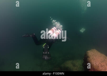 Le lac Baïkal, Sibérie, Russie. 15 Oct, 2014. Plongée Technique plongée dans les profondeurs du lac Baikal, Sibérie, Russie, de l'Eurasie. © Andrey Nekrasov/ZUMA/ZUMAPRESS.com/Alamy fil Live News Banque D'Images