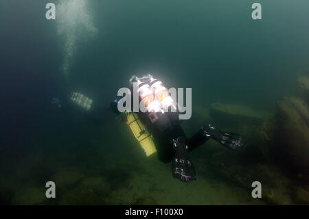 Le lac Baïkal, Sibérie, Russie. 15 Oct, 2014. Plongée Technique plongée dans les profondeurs du lac Baikal, Sibérie, Russie, de l'Eurasie. © Andrey Nekrasov/ZUMA/ZUMAPRESS.com/Alamy fil Live News Banque D'Images