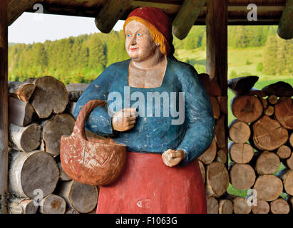 Allemagne, Forêt-Noire : sculpture en bois de la légendaire "sorcière" chweinewiibli Banque D'Images