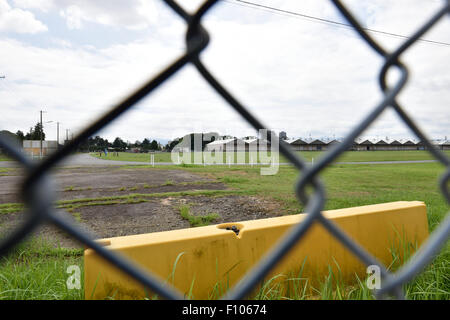 Sagamihara (Japon). Août 24, 2015. U.S. Army Depot est général Sagami vu à Sagamihara, quelque 40 kilomètres au sud-ouest de Tokyo, le 24 août 2015. Plusieurs explosions et un grand incendie a détruit un entrepôt à l'intérieur de la base militaire américaine tôt lundi, mais il n'y a pas eu de blessés. Credit : Masahiro Tsurugi/AFLO/Alamy Live News Banque D'Images