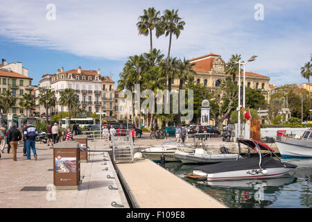 Le long du front de mer Antibes France Banque D'Images