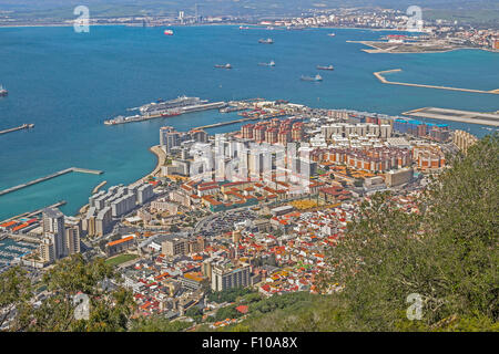 Vue sur Gibraltar et l'Espagne à partir de la partie supérieure du Rocher Banque D'Images