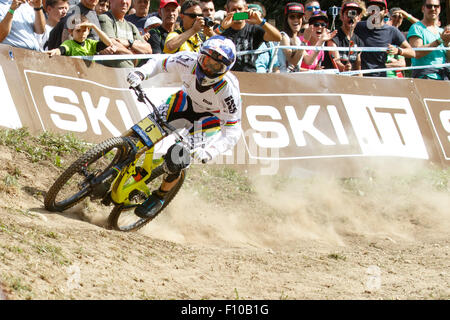 Val di Sole, Italie - 22 août 2015 : Gt Factory Racing Team rider, Gee Atherton en action pendant la descente finale élite mens Banque D'Images