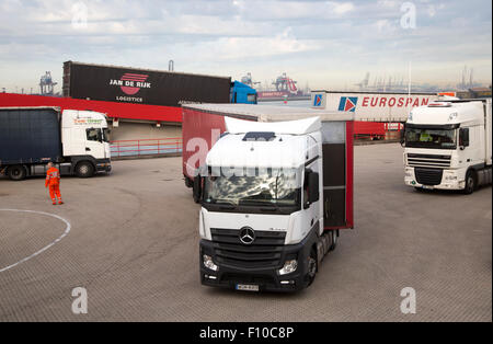 Véhicules de transport de marchandises lourdes de débarquement Stena Lines Ferry, crochet d'Hollande, Pays-Bas Banque D'Images