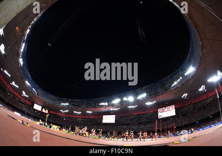 Beijing, Chine. Août 24, 2015. Les athlètes s'affrontent au cours de la féministe 10000m finale aux Championnats du monde IAAF 2015 au 'nid d'oiseau' Stade national de Beijing, capitale de la Chine, le 24 août, 2015. © Li Gang/Xinhua/Alamy Live News Banque D'Images