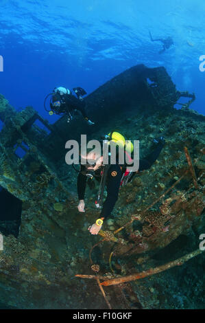 Mer Rouge, Egypte. 15 Oct, 2014. Plongeur à la recherche de shipwreck ''SS Dunraven''. Mer Rouge, Egypte, l'Afrique. © Andrey Nekrasov/ZUMA/ZUMAPRESS.com/Alamy fil Live News Banque D'Images