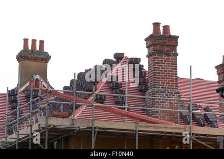 Remplacement du toit sur la propriété de style victorien à Bedford Bedfordshire Angleterre Banque D'Images
