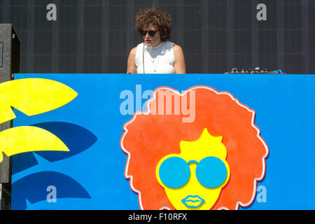 DJ Annie Mac au V Festival à Chelmsford, Essex, le samedi matin. Banque D'Images