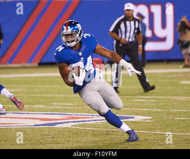 24 août 2015 - East Rutherford, New Jersey, États-Unis - Giants' punt returner Shane Vereen (34) au cours de l'action pré-saison entre les Jacksonville Jaguars et les Giants de New York au Stade MetLife à East Rutherford, New Jersey. Duncan Williams/CSM Banque D'Images