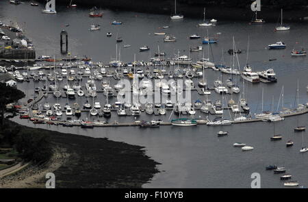 AJAXNETPHOTO. Juillet 23, 2013. MYLOR, Cornwall, Angleterre. - Vue aérienne de MYLOR YACHT HARBOUR À LA NORTH WEST JUSQU'CREEK. photo:JONATHAN EASTLAND/AJAX REF:D2X  3194 132307 Banque D'Images