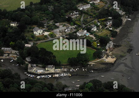 AJAXNETPHOTO. Juillet 23, 2013. NAVAS DE PORT, Cornwall, Angleterre. - Vue aérienne DU VILLAGE ET LE QUAI SUR LA RIVIÈRE HELFORD. photo:JONATHAN EASTLAND/AJAX REF:D2X  3186 132307 Banque D'Images