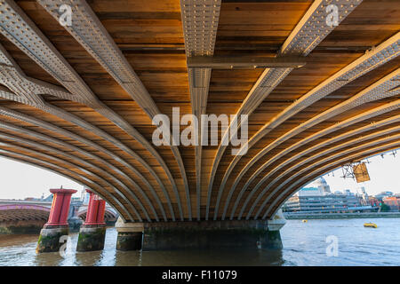 Blackfriars Railway Bridge, Londres, Angleterre, Royaume-Uni Banque D'Images
