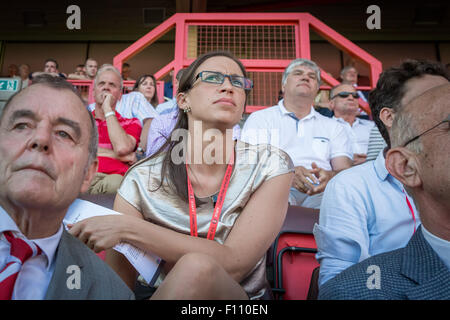 Katrien Meire Charlton Athletic Football Club chef avec Keith Peacock à la Valley Stadium, Londres Banque D'Images