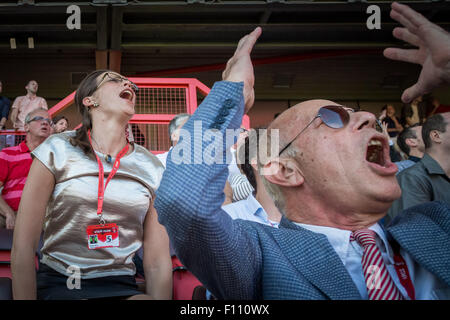 Katrien Meire Charlton Athletic Football Club chef avec Richard Murray Valley Stadium, Londres Banque D'Images