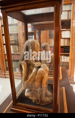 Maman d'une jeune fille de Chancay, Pérou du 16e siècle Musée Archéologique de couvent do Carmo à Lisbonne, Portugal Banque D'Images