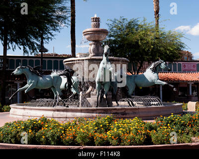 Fontaine à cheval à Scottsdale en Arizona, à la périphérie de Phoenix aux États-Unis. C'est une ville construite sur le tourisme Banque D'Images