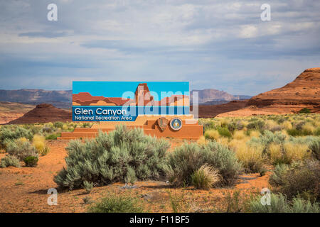 Caractéristiques du paysage le Canyonlands et le Glen Canyon National Recreation Area près de Page, Arizona, USA. Banque D'Images