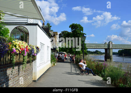 La Ville Barge, Thames Street, Strand sur le Livre vert, Kew, Londres W4, Royaume-Uni Banque D'Images