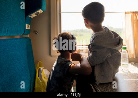 Mari à la fenêtre du train des frères Banque D'Images