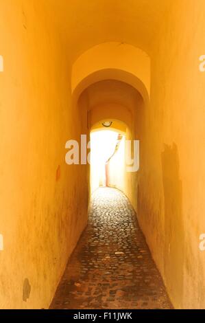 Rue (Strada Sforii chaîne) a été construit au xviième siècle et il est considéré comme l'une des rues les plus étroites d'Europe. Banque D'Images