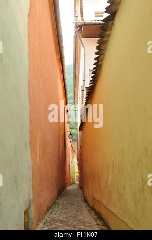 Rue (Strada Sforii chaîne) a été construit au xviième siècle et il est considéré comme l'une des rues les plus étroites d'Europe. Banque D'Images