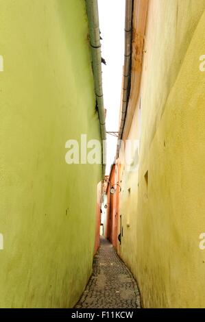 Rue (Strada Sforii chaîne) a été construit au xviième siècle et il est considéré comme l'une des rues les plus étroites d'Europe. Banque D'Images