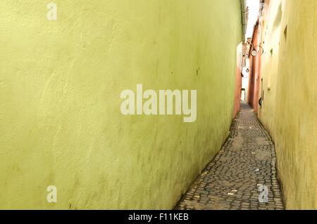 Rue (Strada Sforii chaîne) a été construit au xviième siècle et il est considéré comme l'une des rues les plus étroites d'Europe. Banque D'Images