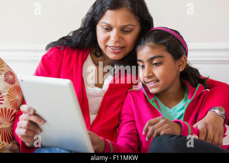 Indian mother and daughter using digital tablet Banque D'Images