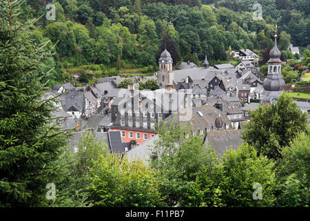 Les toits d'ardoise de Monschau, région de l'Eifel, en Rhénanie du Nord-Westphalie, Allemagne. Banque D'Images