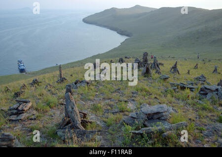 Le lac Baïkal, Sibérie, Russie. 15 Oct, 2014. L'île, Ovoos Ogoy, Sibérie, Russie. © Andrey Nekrasov/ZUMA/ZUMAPRESS.com/Alamy fil Live News Banque D'Images