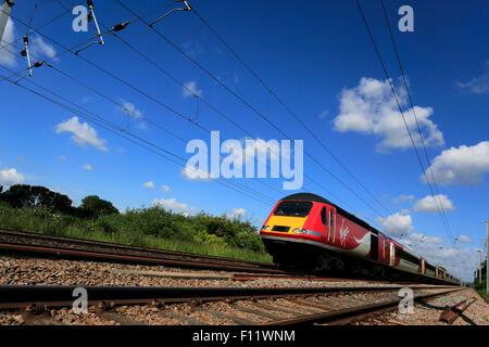 43312 Société d'exploitation, Virgin Trains à grande vitesse de classe 43 Train Diesel, East Coast Main Line Railway, Peterborough, Cambridgesh Banque D'Images