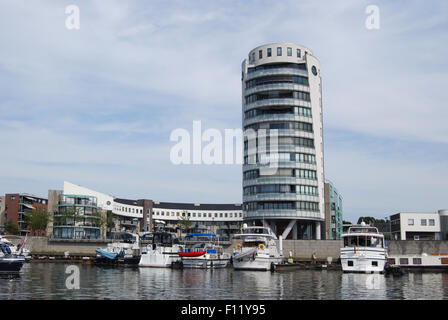 Avis de Solea Tower, Roermond à partir de la Meuse Banque D'Images