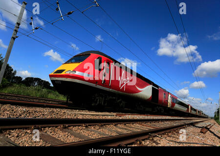 43312 Société d'exploitation, Virgin Trains à grande vitesse de classe 43 Train Diesel, East Coast Main Line Railway, Peterborough, Cambridgesh Banque D'Images