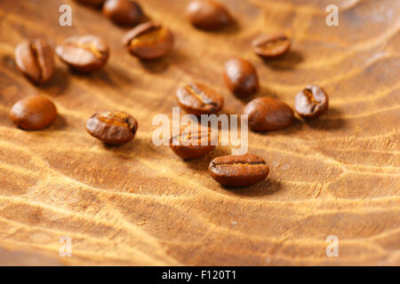 Les grains de café Arabica torréfié moyen Banque D'Images