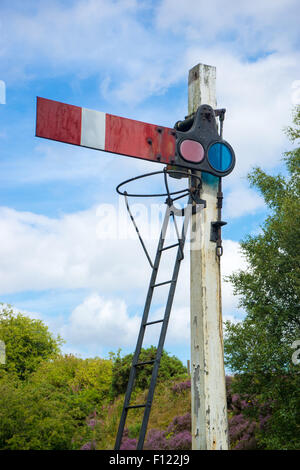 Signal ferroviaire, aka, railway signal post. Banque D'Images