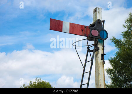 Signal ferroviaire, aka, railway signal post. Banque D'Images