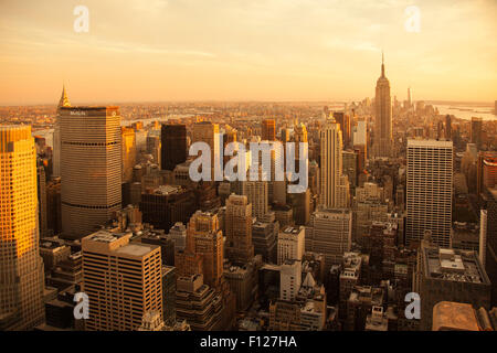 Vue aérienne de la ville de New York Manhattan au coucher du soleil Banque D'Images
