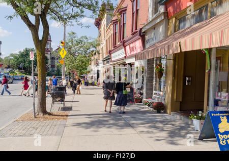 Vue sur la rue centre-ville de Stratford, Ontario, Canada. Banque D'Images