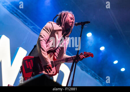 Festival de musique en châteaux CZ Hradec NAD Moravici, la République tchèque, le 21 août 2015. Guitariste de la bande Mandrage Josef Bolan. (Photo/CTK Frantisek Gela) Banque D'Images