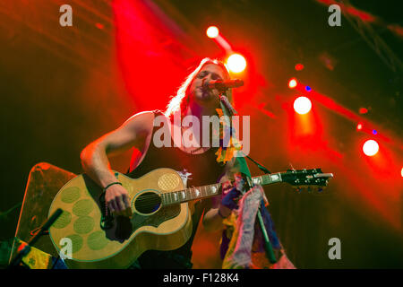 Festival de musique en châteaux CZ Hradec NAD Moravici, la République tchèque, le 21 août 2015. Singer Tomas Klus. (Photo/CTK Frantisek Gela) Banque D'Images